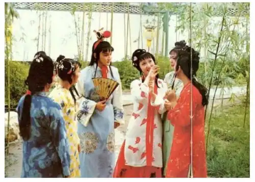 上海主题公园长假客流倍增,红火如何持续
