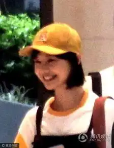 郑爽小丸子造型笑容甜化了,大长腿也是无敌
