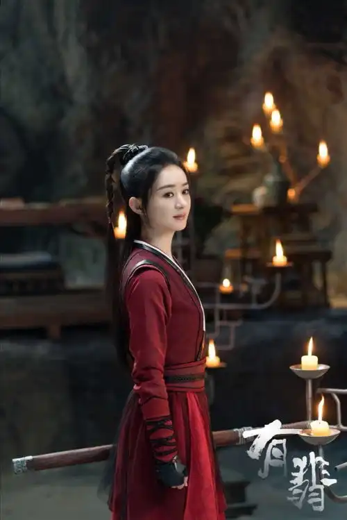 杨幂新剧男装造型出炉,可比肩赵丽颖,2花旦谁的打扮更飒
