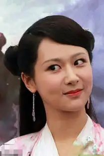 杨紫白娘子剧照笑的太僵硬,被质疑是整容后遗症
