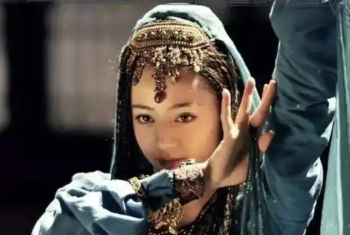 迪丽热巴自曝儿时追剧生幻想,为变香妃引蝶跑遍药店寻香料
