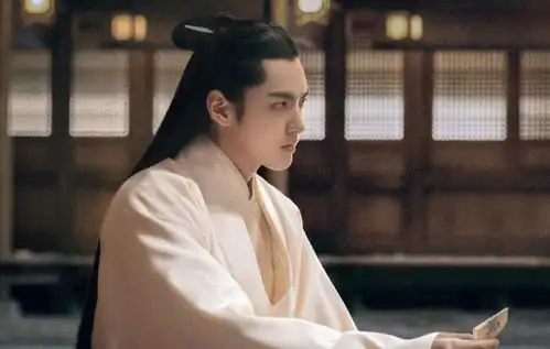 实惨杨紫先被肖战拖累,后又遇上吴亦凡,两年未上新剧人气下滑