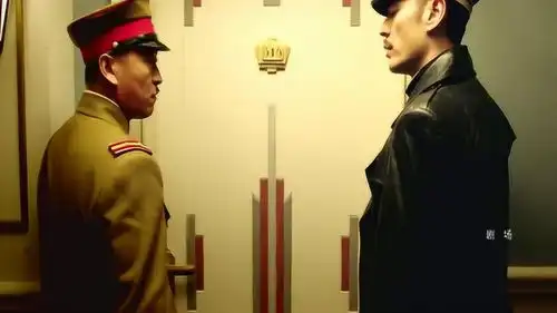 和平饭店王大顶不在房间,窦仕骁突然来查房,却被陈佳影迷住了