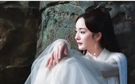 杨幂新电影票房惨淡,导演含泪开直播,网友都是应得的
