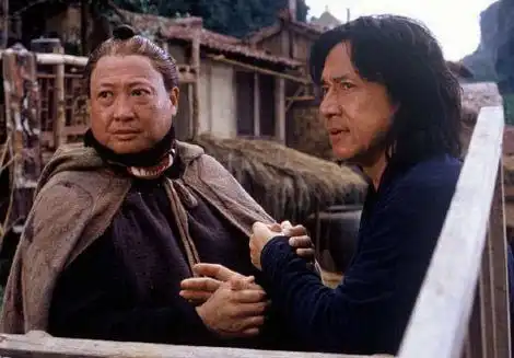 何冠昌拿出100万找到成龙只要你加入嘉禾,这100万就是你的了
