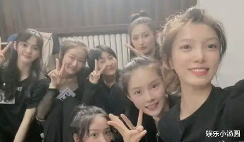 张子枫室友合照曝光,注意力却不在妹妹身上,室友怎么都长一个样
