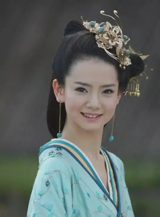 为啥都说明星拍戏只能看上半身当下半身曝光后,原谅我笑了