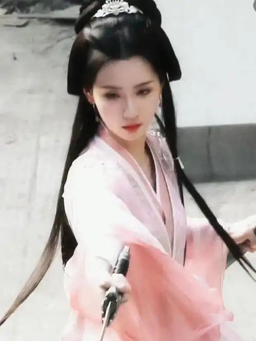 组图陈都灵莲花楼路透生图粉色古装仙气十足