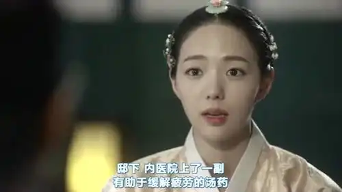 云画的月光世子喝赵嘏妍送的药,她发现不对劲想制止时,他已经中毒倒地了
