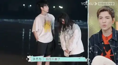 怦然心动20岁许杰为听非儿的录音时,表情其实蕴藏了3层含义