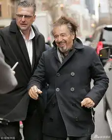 组图77岁教父阿尔帕西诺风中凌乱发型超抢戏
