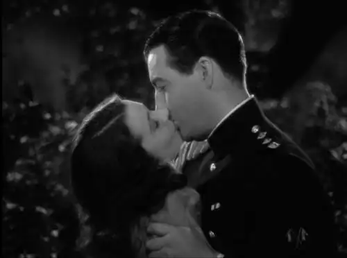 魂断蓝桥伊人已去,滑铁卢见证过往的缠绵,爱情和面包哪个更重要
