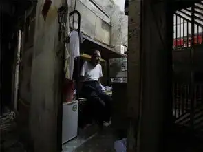 揭秘香港住在鞋盒蜗居者们
