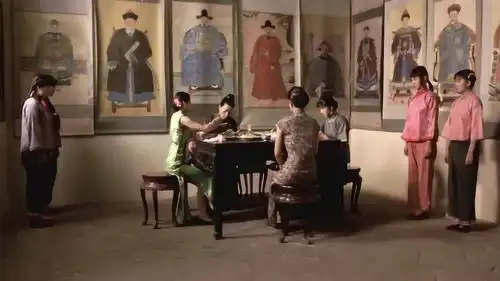 大红灯笼高高挂四太太失宠,结果自己喜欢吃的菜都吃不到了,女人间的斗争