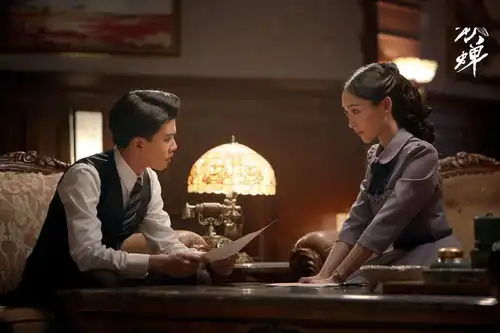 秋蝉官博更新一组嘉伦剧照希望不容易的冲哥能快点和队友相认
