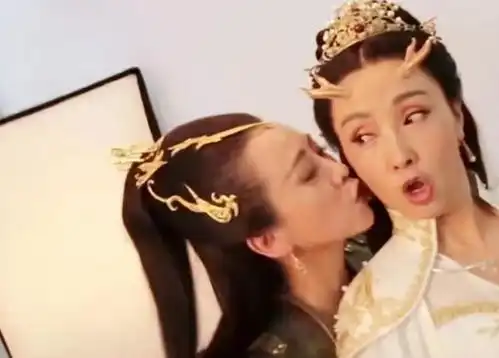 48岁陶虹与52岁翁虹时隔21年再演龙女猫妖,嘟嘴卖萌太可爱