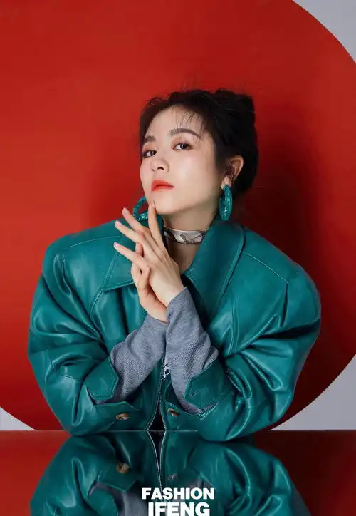 组图李兰迪展现青春成熟两种风格米奇造型上演捧脸杀超甜美
