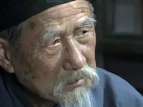 好演员电影中一人千面,64岁演四世同堂祁老爷成经典,72岁去世