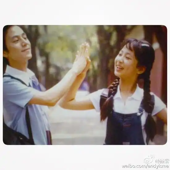 十几年前的剧照李湘美何炅杨紫演师生,靳东出镜台湾偶像剧
