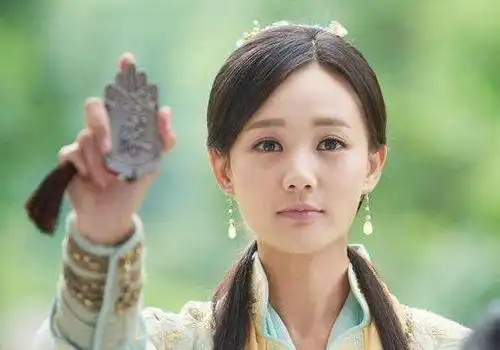 离开杨紫后李现暴露原形,新剧收视率扑街,被观众吐槽造型丑
