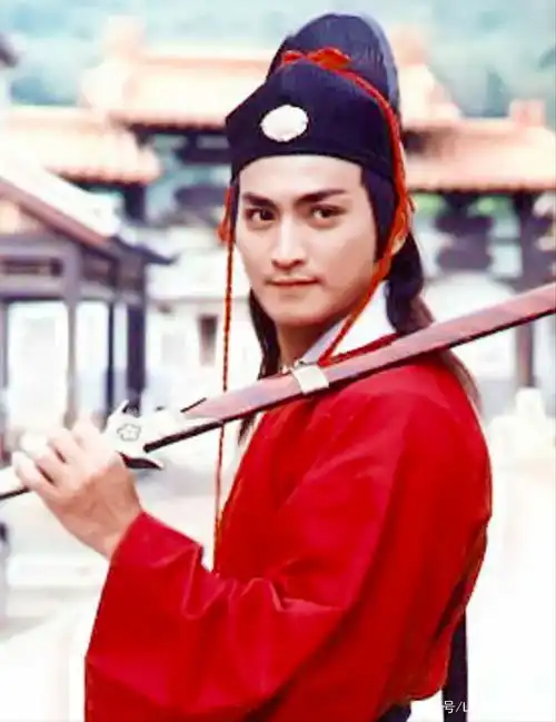 不当演员转行去搞养生健康,南侠展昭何家劲的转变人生