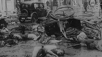 日本侵华真实照片图七被抓百姓面临死亡,图八日军抓鸡笑容可耻

