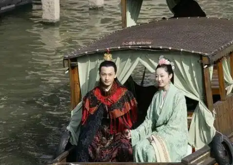 新红楼梦的配角如今都是一线大明星,身为主演的她还是三线

