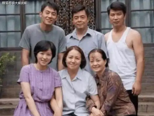 正阳门下李野萍,45岁出道,62岁成名,弟弟是李幼斌
