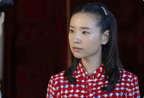 不笑场吗44岁董洁新剧演女儿,喊大10岁王琳叫妈妈