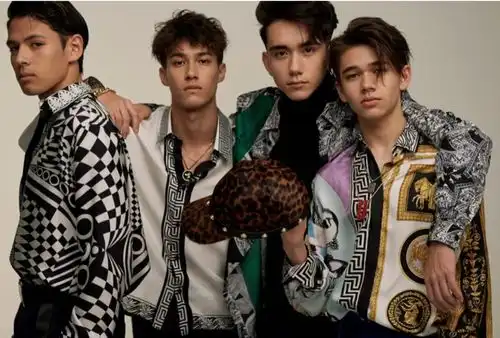 想和爱豆做同学先来欣赏这一届的创4欢乐喜剧人
