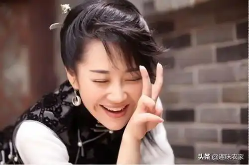 她好像是一股清流,出道时特别高贵,走红之外活出了不一样的自己