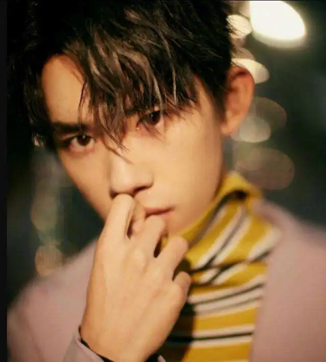 不光是艺考第一易烊千玺的字也如其人这样的孩子是不是要夸