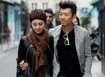 18岁拿下三个影帝,与小师妹恩爱10年,今俩人11个孩子家庭幸福
