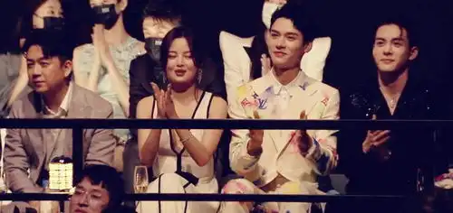 芭莎派对出事故,张小斐正受访刘诗诗强登场,赵丽颖穿国产高定腾讯新闻