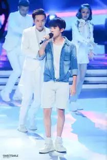 易烊千玺tfboys快乐大本营录制高清帅堆糖,美好生活研究所