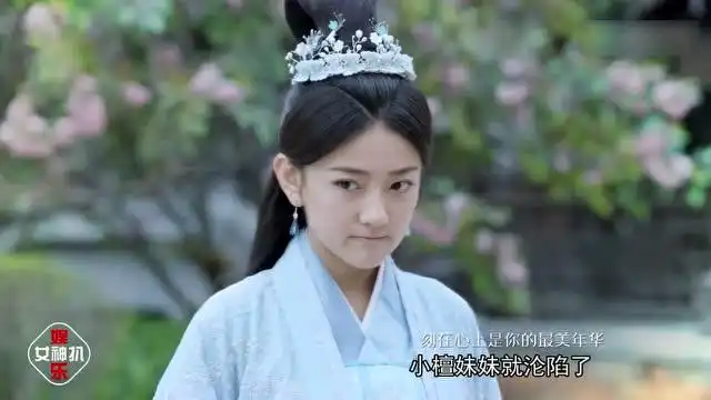 双世宠妃2女主假装要揍八王爷,却被这坏坏一笑,给撩到了