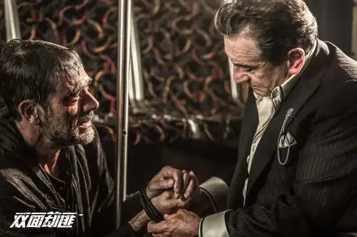 德尼罗主演双面劫匪本周上演劫案惊天