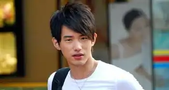 还记得铠甲勇士中炎龙铠甲吗如今他35岁,网友认不出
