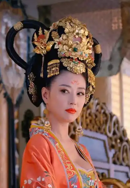 周海媚因病去世,年仅57岁生前最后公开出席活动照曝光
