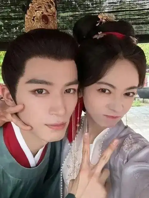 吴谨言官宣结婚,曾否认与洪尧恋情,赵丽颖于适都被牵连