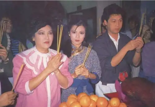 翁美玲前尘旧事拍生锈桥王,戏假情真,认李香琴为契妈
