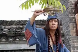 陈嘉桓遭陈浩民马德钟狼吻圈中艺人为何反应不一
