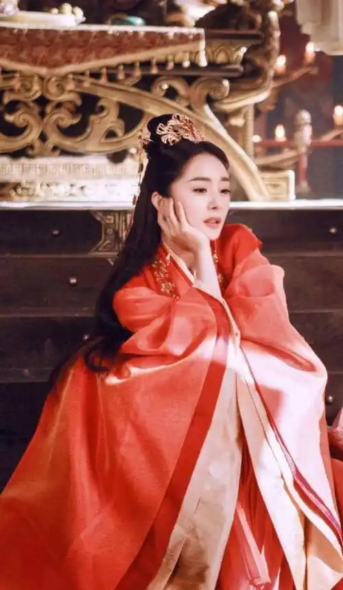 同样是出生,扶摇口含莲花,妲己万狐朝贺,却都输给了生而为神的她
