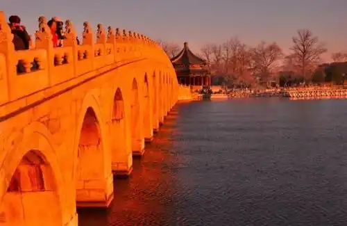 刚拍的,颐和园重现金光穿洞壮丽景观
