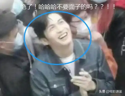 秦放司藤剧照投屏在柱子上,景甜一脸淡定,张彬彬反应偏不同