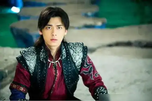 李易峰出道即是巅峰,曾是万千少女心中男神,为何现在不红了
