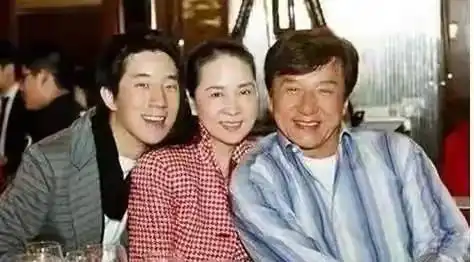 被藏20年才公开身份,22亿财产全交她掌管,林凤娇的故事太精彩
