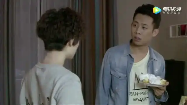 辣妈正传夏冰告诉元宝他跟鲍帅借钱了,元宝气的把生煎都扔了