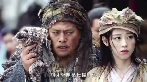 倚天屠龙记无忌和谢逊为了躲避敏敏的眼线打扮成乞丐,还挺好看的
