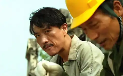 演完狂飙老默再演暗夜与黎明,差点没认出来
